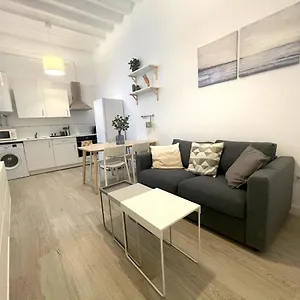 https://el-patio-de-santa-mara.hotelsincadiz.net